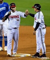 문성주, 멀티 히트 완성!