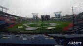 하루 종일 비가 내리는 잠실야구장