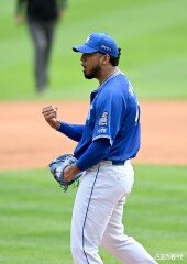 레예스 ‘5회도 무실점’