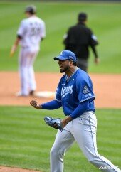 레예스 ‘병살타로 이닝 종료’