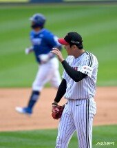 홈런 허용하는 손주영