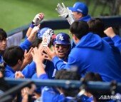 강민호, 짜릿한 선제 솔로포