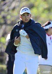 인 뤄닝, 아침 추위에 빨개진 양볼