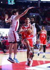 리아노 ‘수비 완전히 제치고’