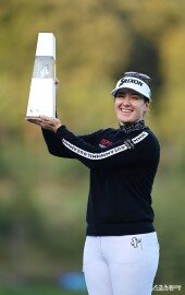 한나 그린, 우승 트로피 번쩍!