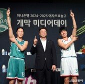 김정은-김도완 감독-진안 ‘매너 하나’