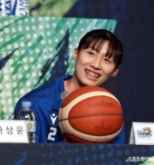 이해란 ‘저희 팀은 이적생이 적어서 강점’