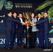 WKBL 우승트로피는 어느 감독에게