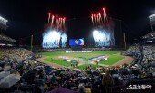 한국시리즈 개막을 알리는 화려한 불꽃!