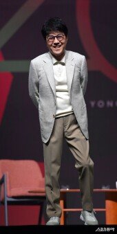 조용필 ‘포토타임은 어색해요’