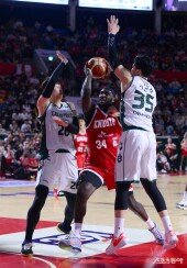 워니 ‘ 두 명이라도 못 막아’