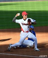 김도영, 3루는 아웃이야~