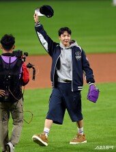 BTS 제이홉 ‘제 시구가 어때요?’