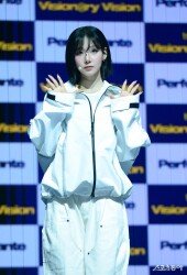 트리플에스 VV 김나경, 사슴 눈망울