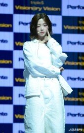 트리플에스 VV 니엔 ‘귀염 윙크’