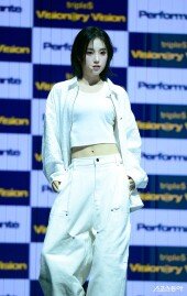 트리플에스 VV 지연 ‘힙하게’