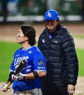 구자욱, 뛸 수 없어서 답답하네