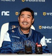 NC 이호준 신임 감독의 미소!