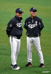 류중일 감독과 류지현 코치