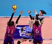 권민지, 정확한 공격