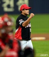 장현식, 위기를 넘겼어~