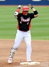 나성범, 만루 찬스를 만드는 안타!