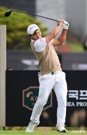 김홍택, 이 악물고