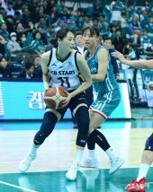 강이슬 ‘어디로 들어갈까’