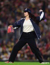 박신혜, 지옥에서 온 좌완 파이어볼러의 시구