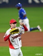 양현종, 앗! 홈런 허용~