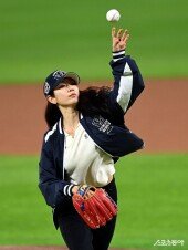 박신혜, 국보급 시구~