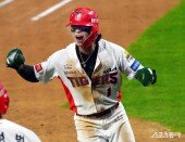 동점 득점에 포효하는 박찬호!