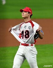 무실점 곽도규 ‘이의리 세리머니’