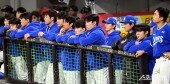 침울한 분위기의 삼성 더그아웃