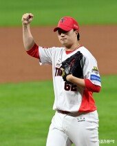 정해영, 만루 위기 넘기고 주먹 불끈!