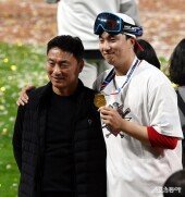 정해영-정회열 ‘부자 최초 동일팀 한국시리즈 우승’