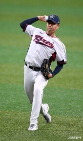 이영하 ‘힘찬 투구’