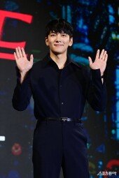 지창욱, 여심 녹이는 미소