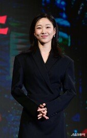 하윤경, 사랑스러운 눈빛