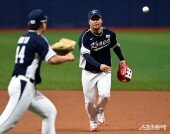 문보경, 볼 받아줘~