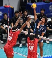 아히 ‘고공 강타’