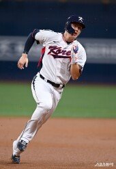 홍창기 ‘3루까지 질주’