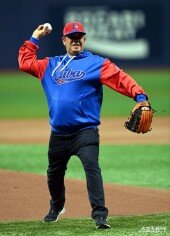 마리오 알주가라이 쿠바 주한대사 대리 시구