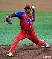 쿠바 선발 요에니의 힘찬 투구!