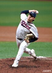 역투하는 김시훈