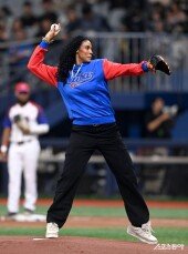 실바, 마운드에서 시구