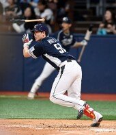 홍창기 ‘1점 더 추가요’