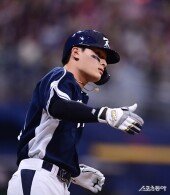 윤동희, 넘어갔어요