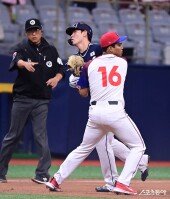 홍창기, 걸렸어