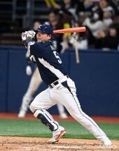 한준수 ‘만루 상황에서 적시타’